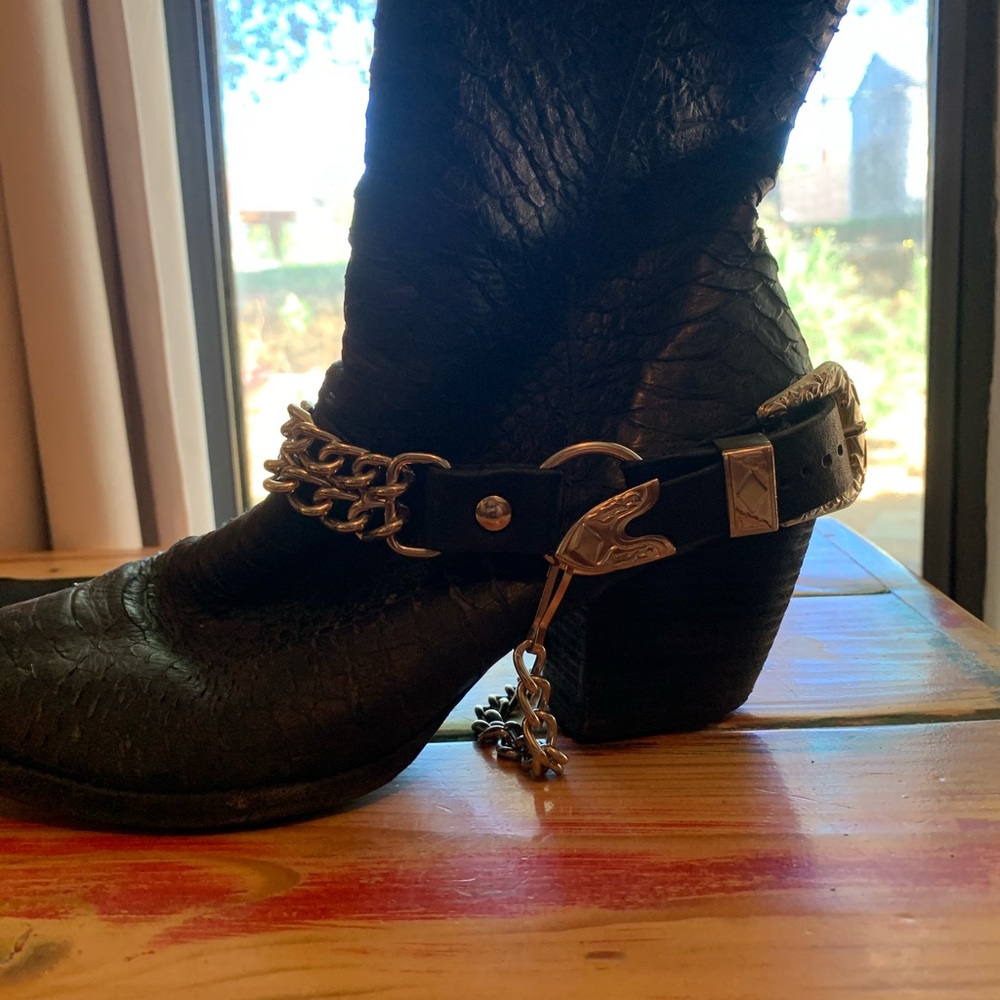 Leather boot straps!